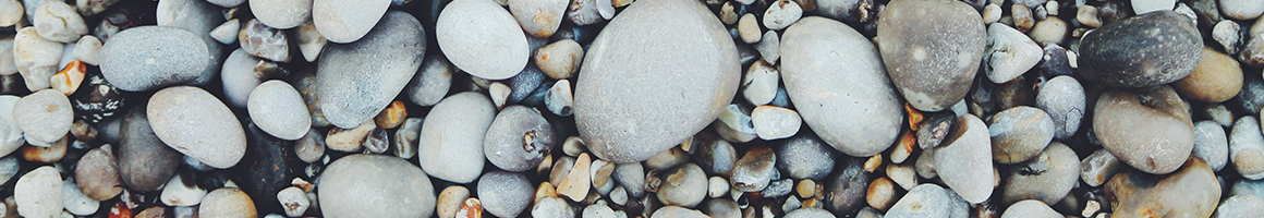et billede af sten fra stranden tæt på mit hus i Snekkersten hvor jeg praktiserer parterapi i nordsjælland